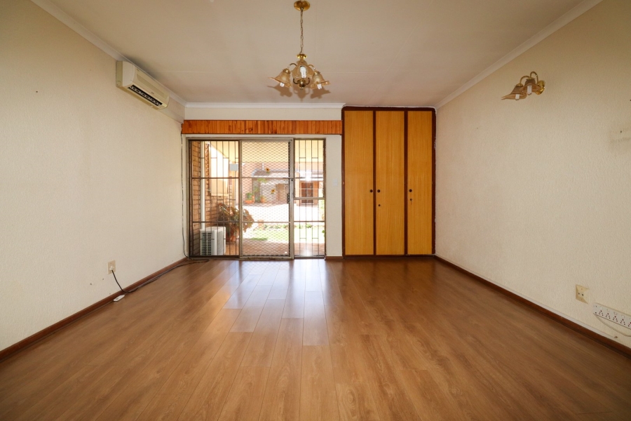 1 Bedroom Property for Sale in Oudorp North West